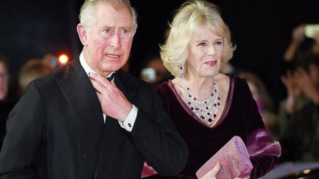  Kommende Woche will Prinz Charles mit seiner Frau Camilla nach Irland reisen. Dort sind nun Sprengsätze gefunden und Verdächtige festgenommen worden. Das habe aber nichts mit dem royalen Besuch zu tun, heißt es. 