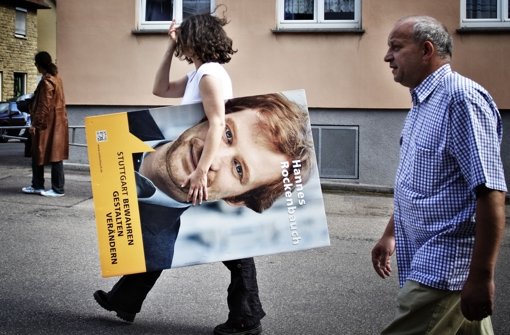 Auch der SÖS-Kandidat ist nun im Straßenraum präsent. Foto: Heinz Heiss