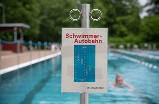 Auf der Schwimmer-Autobahn ist genau geregelt, wie viele Personen dort  sein dürfen. Foto: Lichtgut/Leif Piechowski