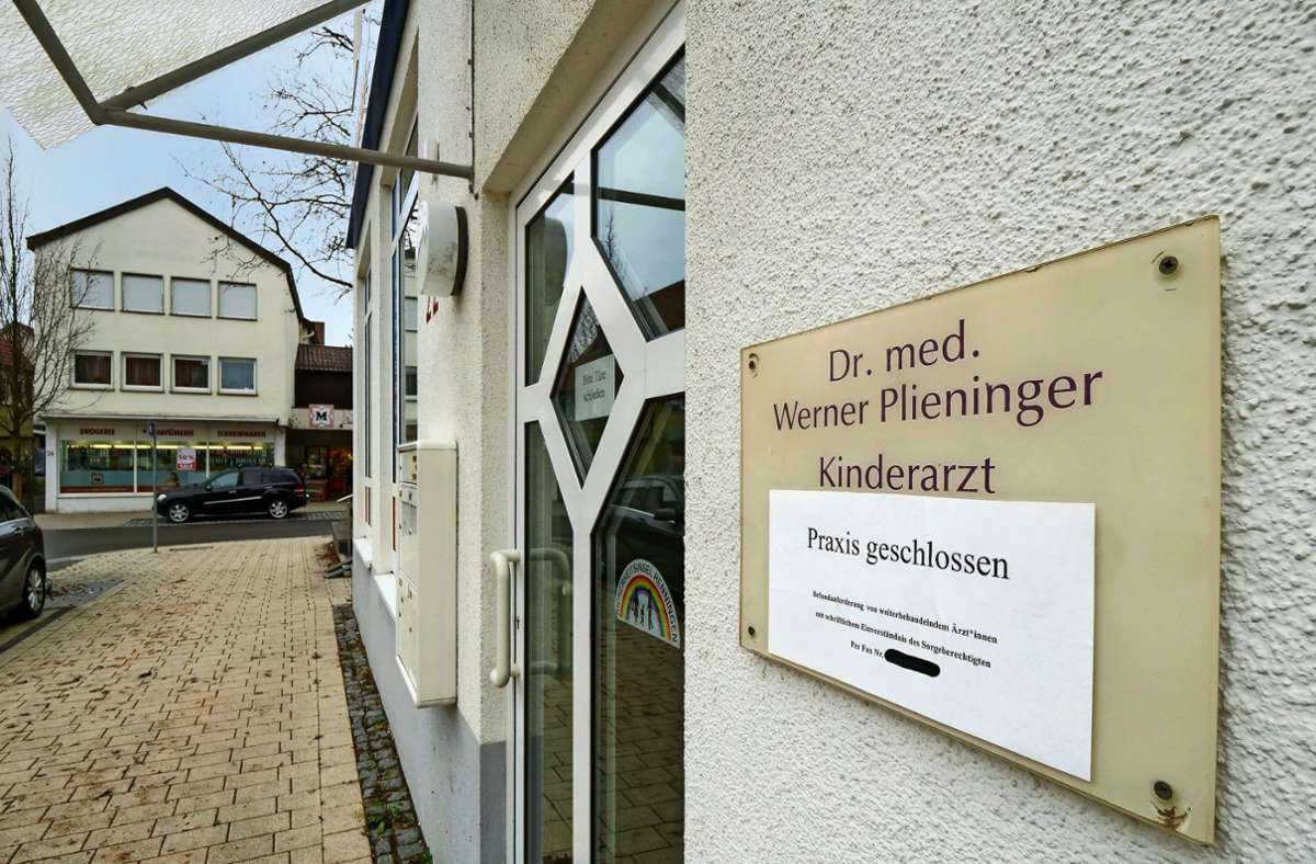 Nur ein Schild zeugt noch davon, dass sich in Renningen einmal ein Kinderarzt befunden hat. Foto: Simon Granville