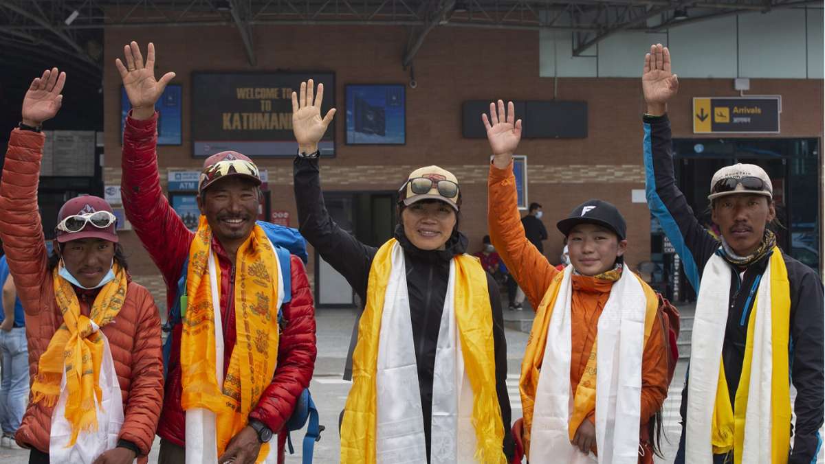  „Jo mo klungs ma“ – Qomolangma“: So heißt der Mount Everest auf tibetisch, was „Mutter des Universums“ bedeutet. Der Traum jedes Bergsteigers und eines der gefährlichsten Gebirsgmassive der Welt zieht immer wieder Rekordjäger an – so auch in diesem Jahr. 