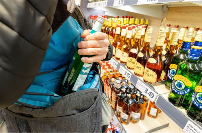 Ladendiebstahl in Bad Cannstatt: Mutmaßlicher Whisky-Dieb wehrt sich gegen Festnahme