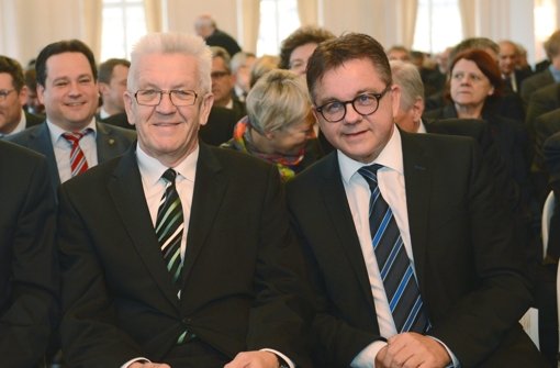 Schon ein paar Tage her: Winfried Kretschmann (links) und Guido Wolf mal nebeneinander. Der Herausforderer Wolf kommt am Ministerpräsidenten Kretschmann in den Umfragen nicht vorbei. Foto: dpa