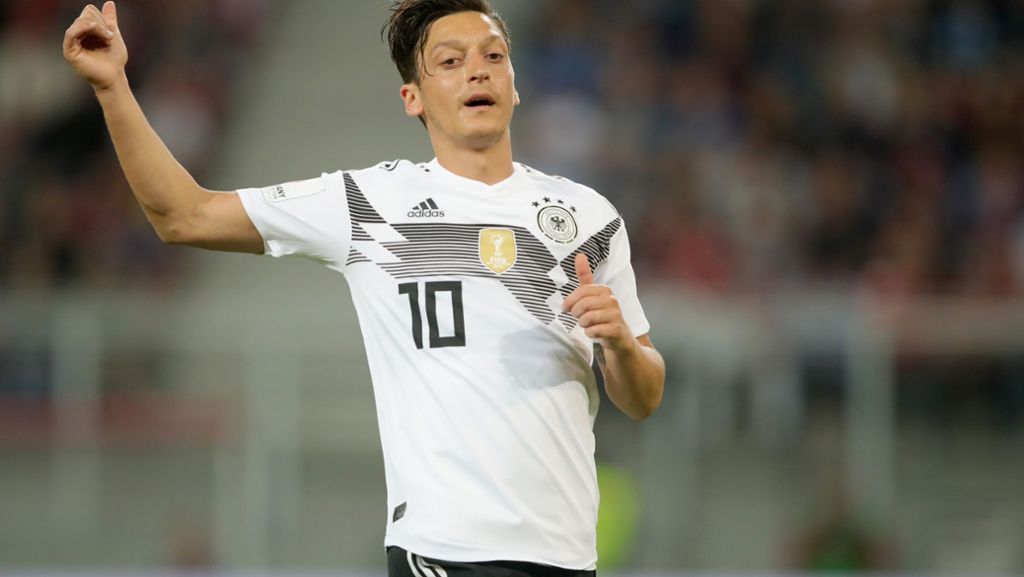  Mesut Özil ist weg – und Bundestrainer Joachim Löw steht vor der Herausforderung, einen Nachfolger für die klassische Nummer 10 zu finden. Schon an diesem Donnerstag (20.45/ZDF) in München gegen Weltmeister Frankreich. 