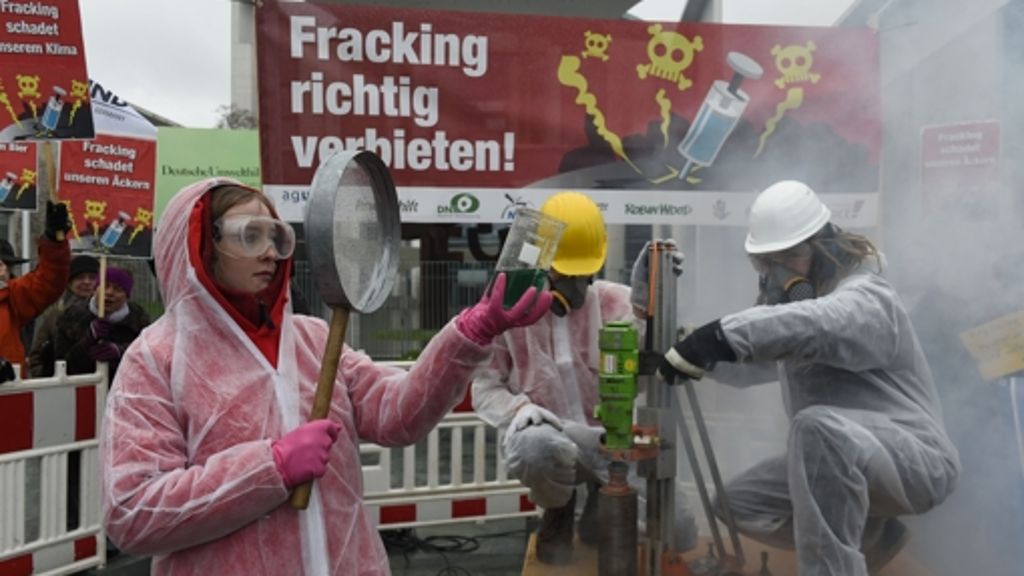  Die Regierung weiß nicht, wie riskant Fracking ist und lehnt es trotzdem ab. Das ist feige, findet der Berliner STZ-Korrespondent Thomas Maron. 