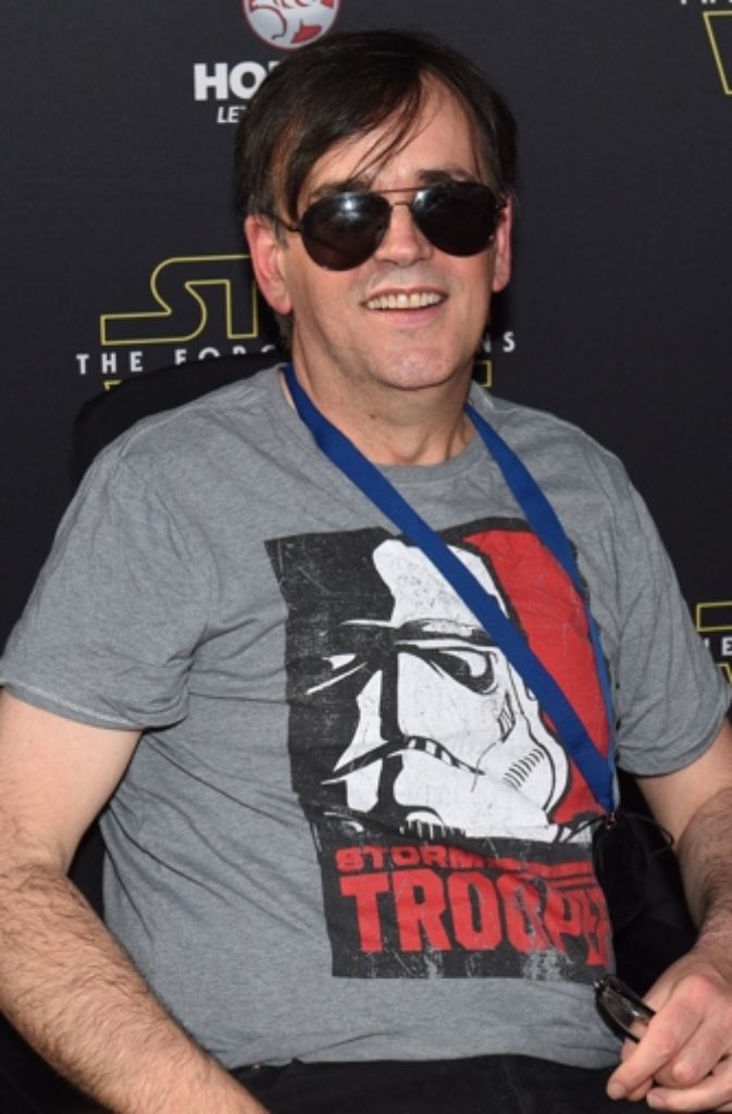 Der australische Comedian Tim Ferguson ist voll und ganz auf Star Wars eingestellt. Selbst sein T-Shirt zeigt einen Stormtrooper.