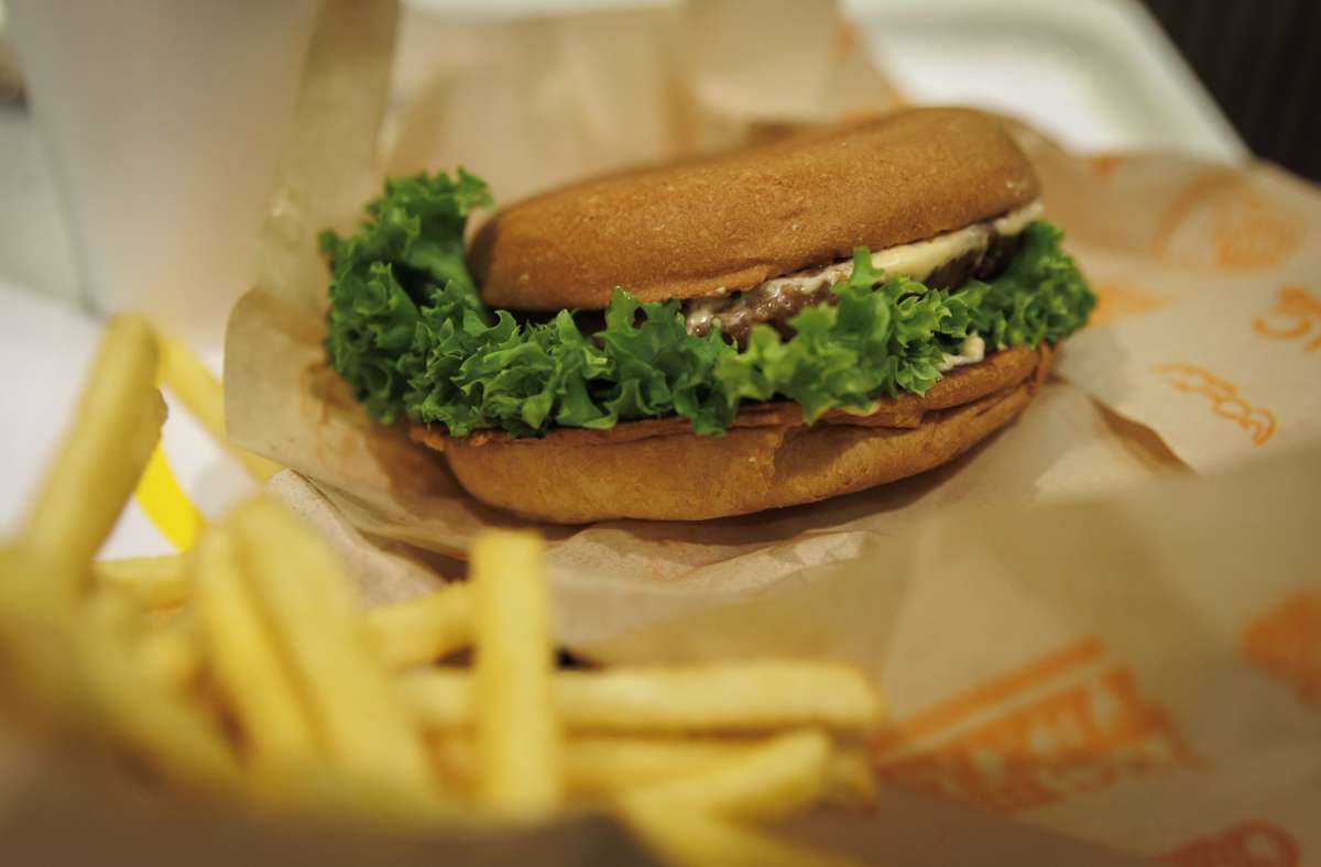 Sieht wie klassisches Fast Food aus, aber ist anders: der vegane Burger von Nic.