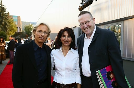 Uwe Gemballa im Jahr 2005 bei einer Jubiläumsfeier mit Frau Christiane und Radiomoderator Matthias Holtmann. Foto: privat