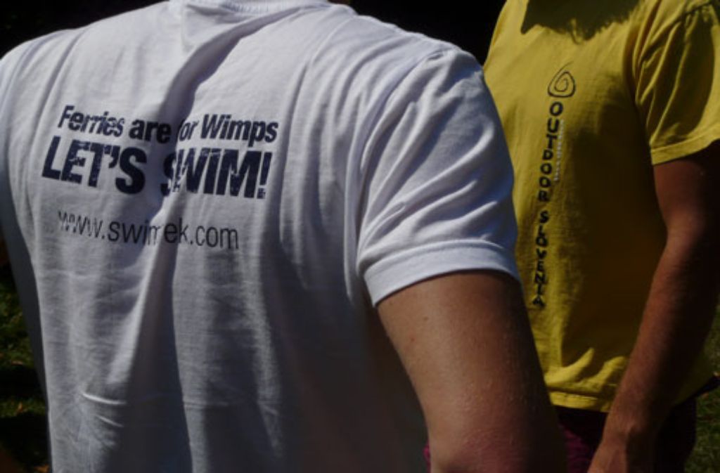 Der Veranstalter Swimtrek bietet Schwimmtouren in verschiedenen Ländern an, und wirbt mit dem Slogan "Fähren sind etwas für Feiglinge".