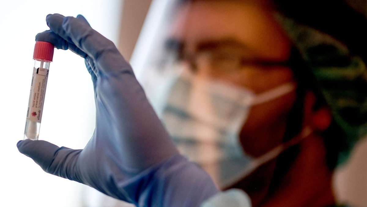  Forscher melden nun auch zwei Fällen in den Beneluxstaaten, bei denen sich Genesene erneut mit dem Coronavirus infiziert hätten. Sie hoffen, dass es sich um Ausnahmen handelt. 