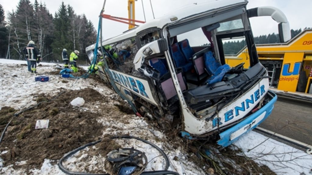 Schulbusunfall in Niederbayern: 27 Kinder in Klinik eingeliefert