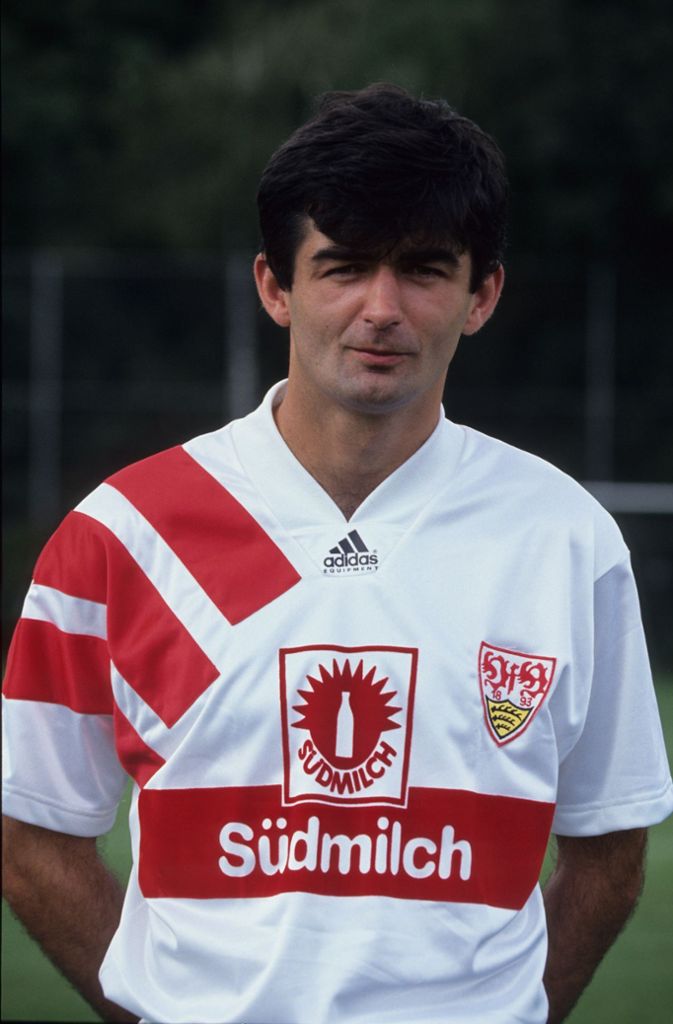 Hier müsste wohl Karlheinz Förster stehen – aber wer in der Meistersaison 1992 beim 3:2-Sieg über den FC Bayern so eiskalt zum 3:1 einnetzt wie der jugoslawische Libero (und damit den ersten Sieg gegen den FC Bayern in meiner Anwesenheit eintütete), hat für immer einen Platz in meiner VfB-Jubiläumself sicher...