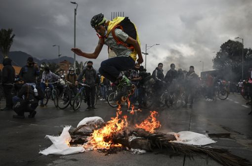 Bei den Protesten in Kolumbien wurden bislang mehrere Menschen getötet und verletzt. Foto: dpa/Ivan Valencia