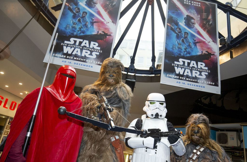 Star Wars Charaktere: Royal Guard, Stormtrooper und zwei Chewbaccas.