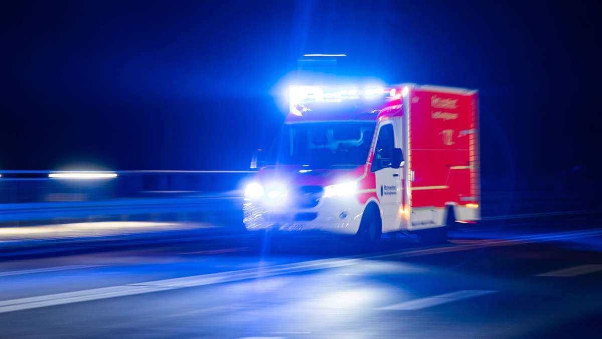 Unfall in Wernau: PKW-Fahrer kracht in Leitplanke