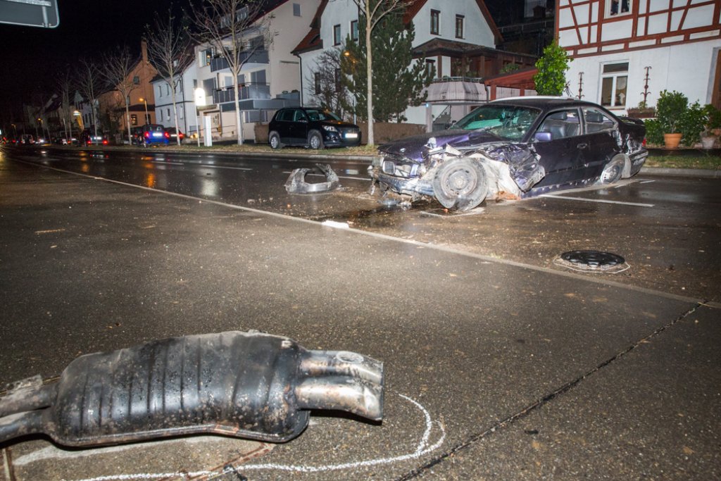 Rasante Fahrt endet mit spektakulärem Unfall in Waiblingen