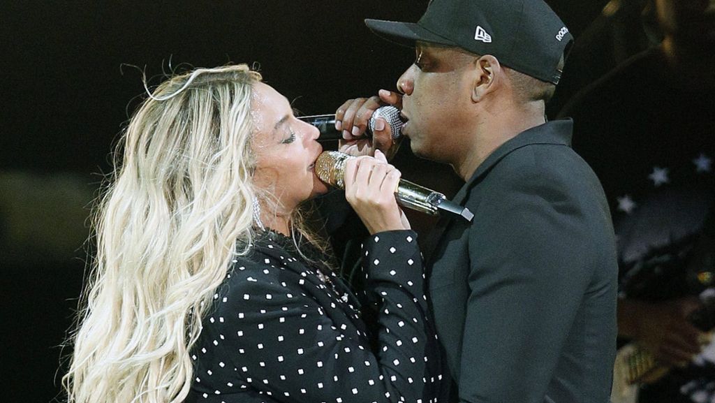  Am Wochenende gaben Beyoncé und Jay-Z ein gemeinsames Konzert in Atlanta. Als ein Unbekannter auf die Bühne stürmte, kippte die Stimmung für einen Moment. 
