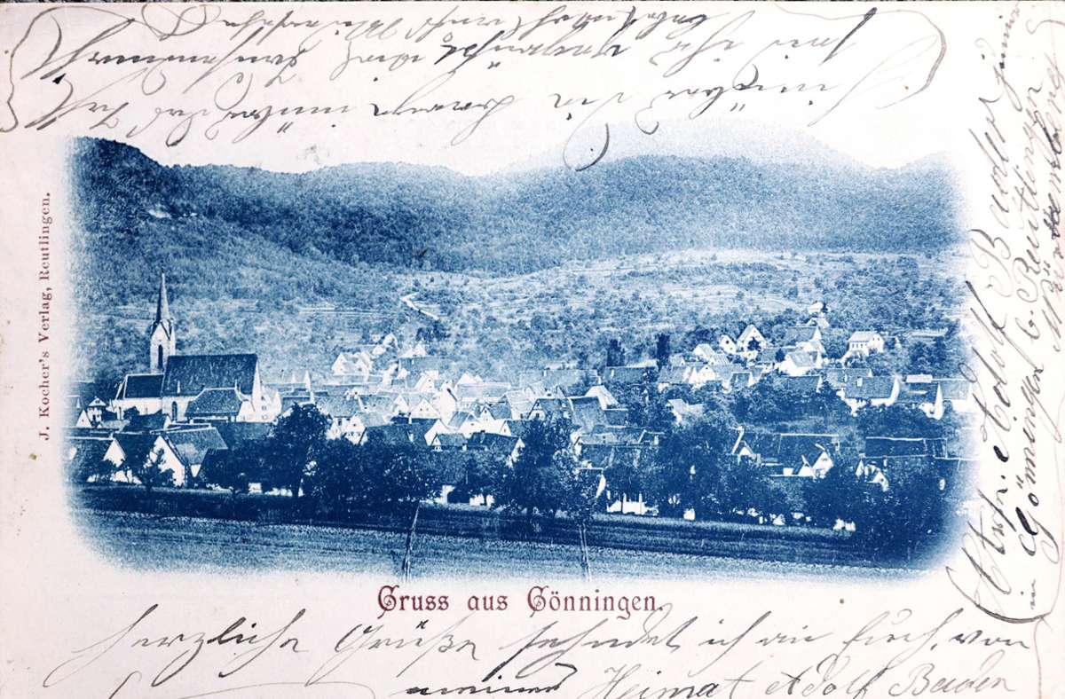 Rainer Ganzner sammelt historische Postkarten vom Roßbergturm.