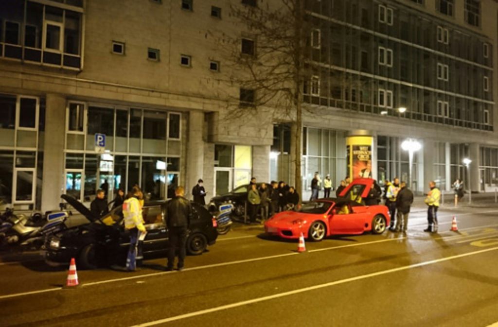 PS-Protze im Visier der Polizei: In der Nacht auf Sonntag hat die Polizei eine Verkehrskontrolle auf der Theodor-Heuss-Straße durchgeführt.