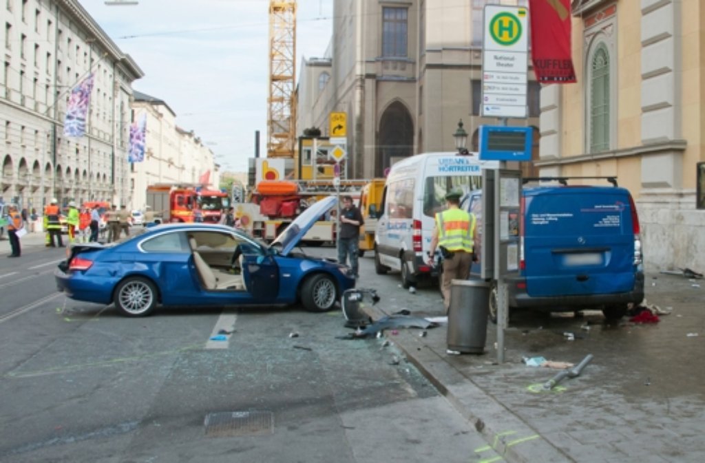 In München ist es vor der Bayerischen Staatsoper zu einem schweren Unfall gekommen.