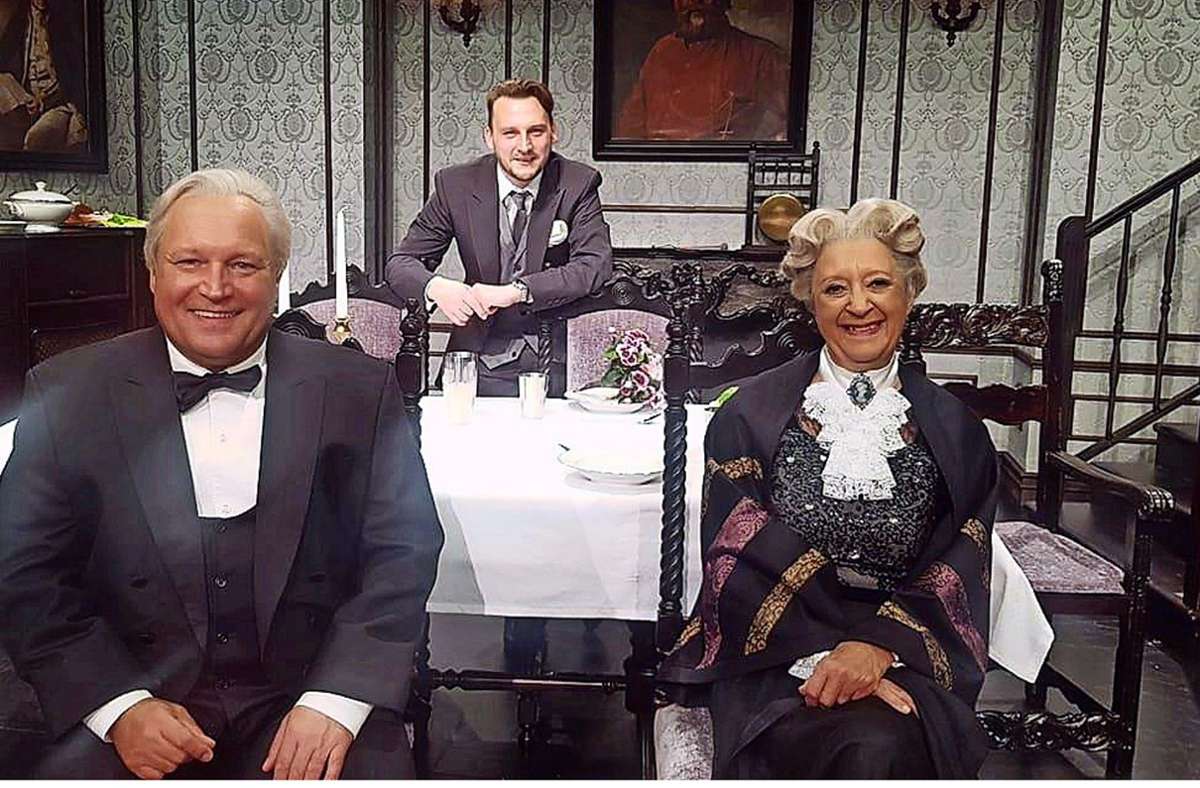 Monika Hirschle (rechts) hätte als Miss Sophie an Weihnachten in „Dinner for one“ in der Komödie im Marquardt auf der Bühne stehen sollen.