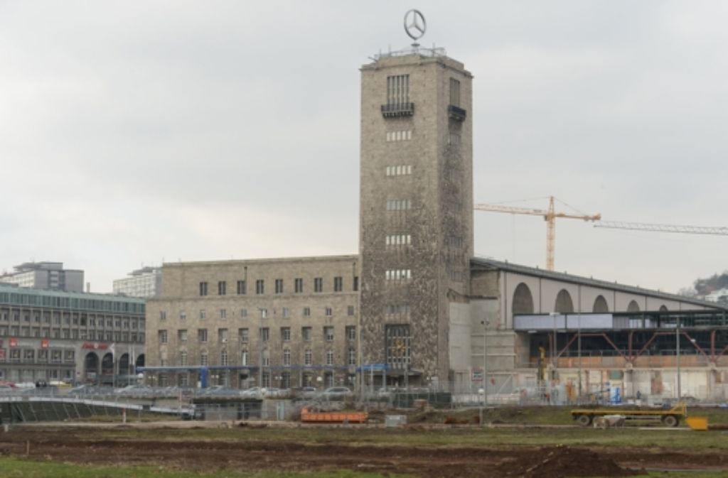 Nach Angaben des Bundesrechnungshofs wusste die Bundesregierung seit 2008 über mögliche Mehrkosten beim Bahnprojekt Stuttgart 21 Bescheid.
