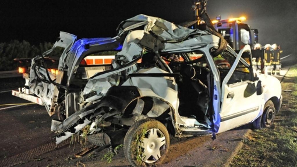 Aus dem Auto geschleudert: Drei Tote bei Unfall nahe Ulm