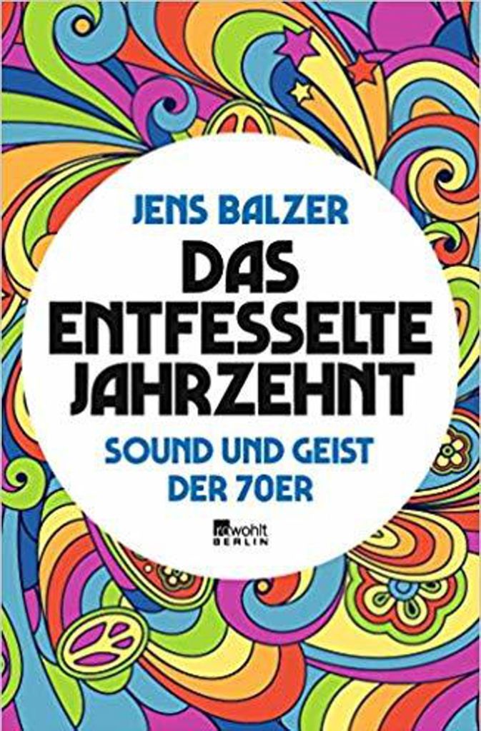 Woodstock-Feeling: Von der Mondlandung über die Ökrise bis zum Deutschen Herbst und knallbuntem Hippie-Sound: Jens Balzers unterhaltsamer kulturgeschichtlicher Überblick lässt die 70er wiederauferstehen.
