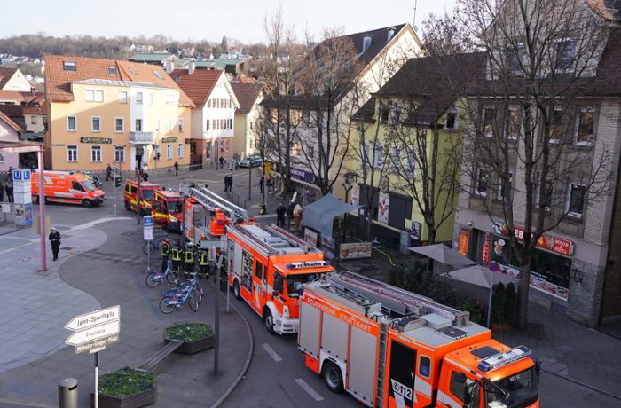 Zwei Tote nach Brand in Wohnhaus: Feuerbachs Bezirksvorsteher warnt vor wilden Spekulationen