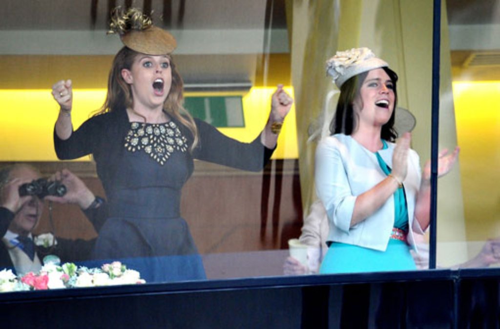 Die Prinzessinen Eugenie und Beatrice sind begeistert über den Sieg ihrer Großmutter.