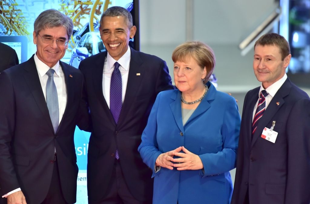 Siemens Vorstand Joe Kaeser (v.l.), Barack Obama, Angela Merkel und Siemens Manager Klaus Helmrich in Hannover.