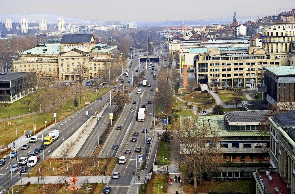 Die Konrad-Adenauer-Straße ist ein städtebaulicher K.o.-Schlag für das ganze Quartier links und rechts der Auto-Schlucht. Foto: Achim Zweygarth