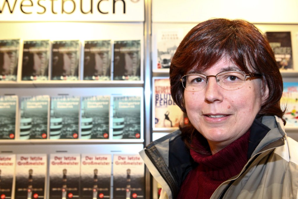 Heidi Bubeck, 48, Verkäuferin aus Hochdorf:"Auf den Buchwochen kann ich mir einen Überblick über alle Bücher verschaffen, also auch über solche, die ich sonst nicht in die Hand nehmen würde. Statt Bücher verschenke ich Büchergutscheine - da kann man nichts falsch machen. Das Schicksal ist ein mieser Verräter von Paul Green ist zwar ein Jugendbuch, lese ich aber zur Zeit dennoch, da es bei Frau TV im WDR empfohlen worden ist."