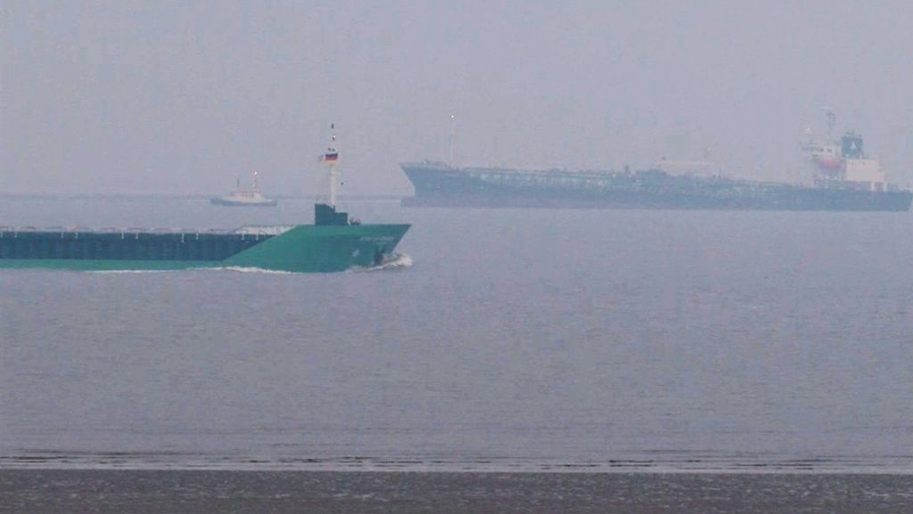 Havarie vor Cuxhaven: Gefahrgut-Tanker in der Elbe wieder fahrtüchtig