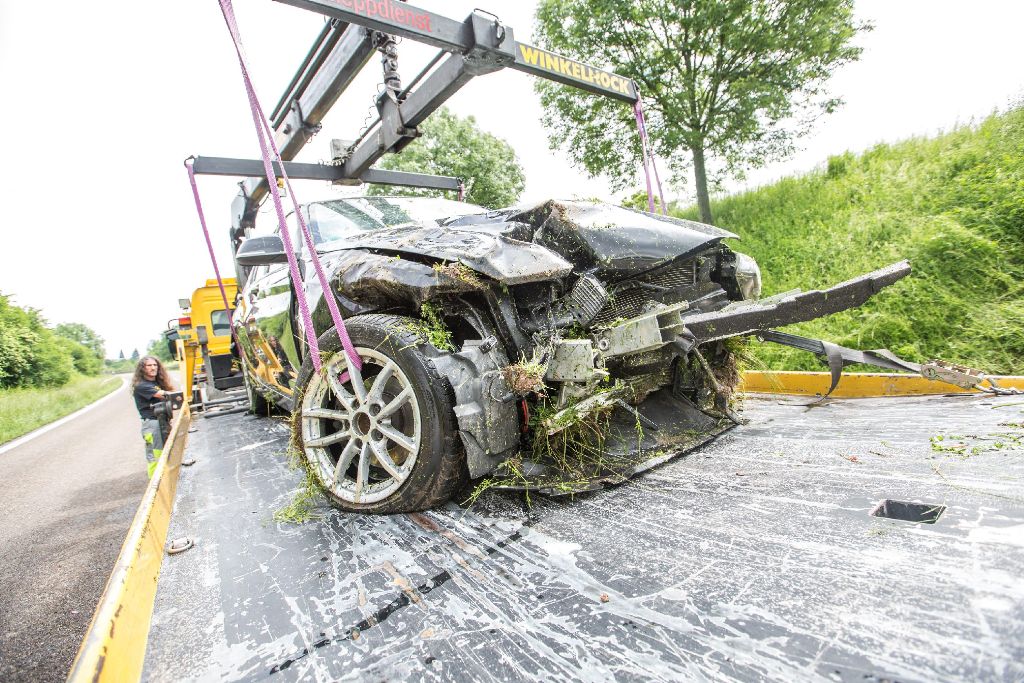 Ein 28-jähriger BMW-Fahrer hatte am Samstagvormittag in Fellbach einen schweren Unfall.