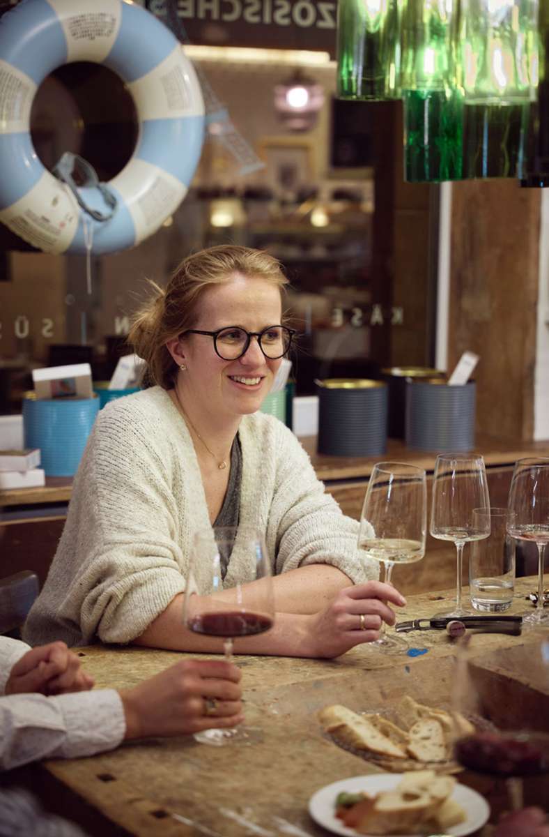 Katharina de Jonge hat den Laden 2016 eröffnet, sie veranstaltet regelmäßig Wein- und Käseabende.