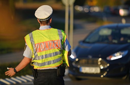Die Polizei kontrollierte Autofahrer am Mittwoch in Stuttgart-Mitte. (Symbolbild) Foto: dpa