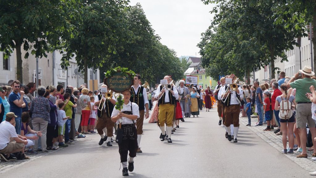  Der Nürtinger Maientag ist schon 1602 gefeiert worden – so lange wie im Jahr 2017 allerdings noch nie in seiner 415jährigen Geschichte. Der Trubel beginnt schon an Himmelfahrt. 