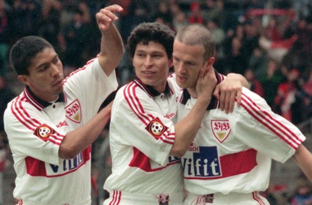 Krassimir Balakov (Mitte) ist ein echtes VfB-Urgestein. Gemeinsam mit Giovane Elber (l.) und Fredi Bobic verzauberte er als Teil des „Magisches Dreiecks“ ganz Fußball-Deutschland. Am Dienstag wird Balakov 50 Jahre alt, das Foto stammt aus 1997.