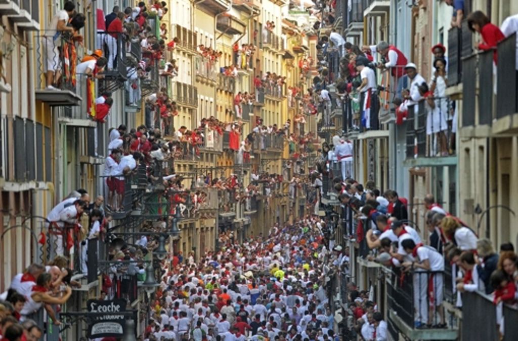 Jedes Jahr ein Riesenspektakel und sehr umstritten: der Stierlauf im spanischen Pamplona.