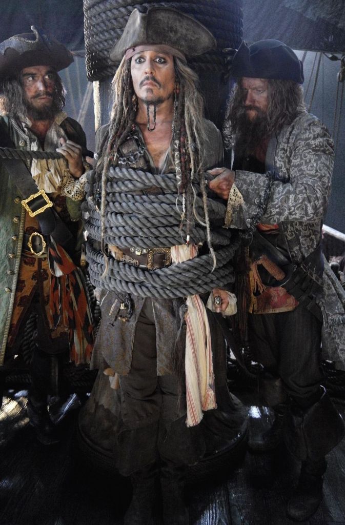 Sagen wir so: Johnny Depps Schicksal scheint langsam an die Piraten-Filme gebunden.