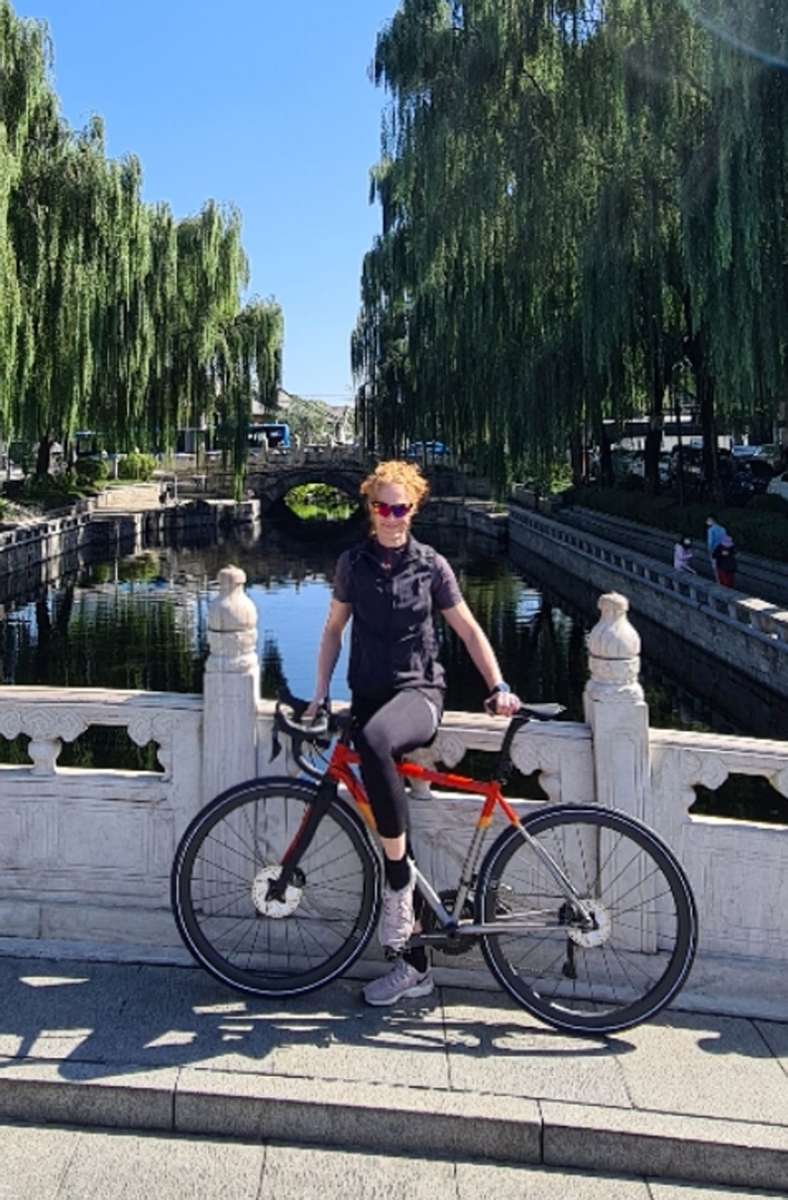 Regina Küper Anfang Oktober bei ihrer ersten Radtour durch Peking.
