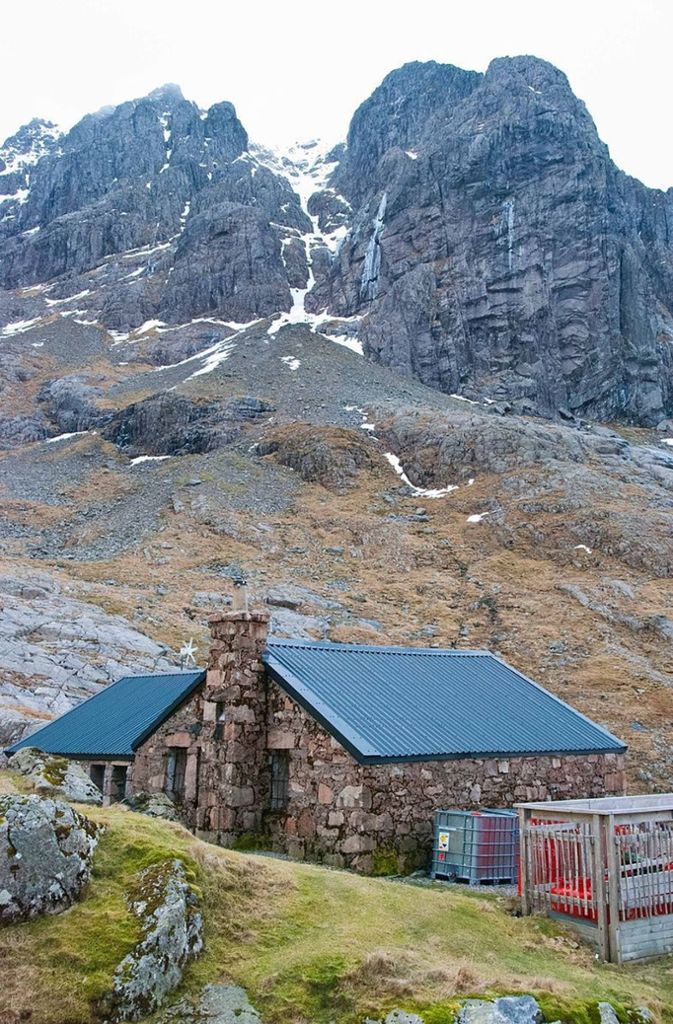 Die Berghütte Charles Inglis Clark Memorial Hut am Ben Nevis.