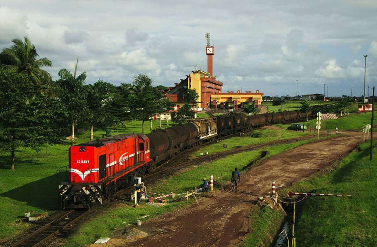 Éséka (Kamerun), 21. Oktober 2016: Der überfüllte Intercity 152 der Cameroon Railways (Archivfoto) entgleist auf der Fahrt von Yaoundé nach Douala in Éséka. Mindestens 79 Menschen sterben, 600 weitere werden verletzt.