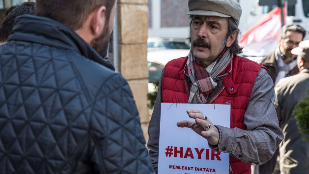 Nein-Aktion zum Erdogan-Referendum: Türken machen in Stuttgart gegen Referendum mobil