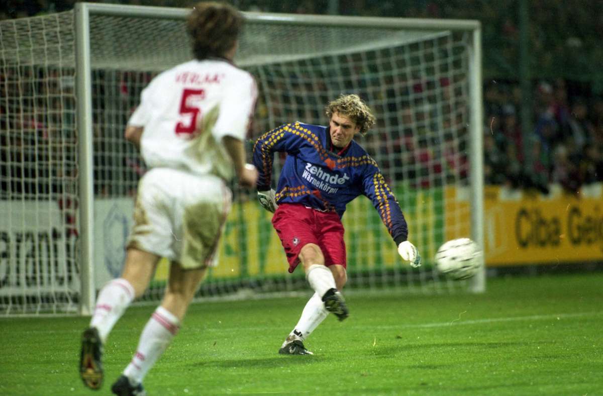 Der heutigen Wolfsburg-Manager Jörg Schmadtke war einst Torhüter in Freiburg. Im November 1996 verlor er mit den Badenern im Viertelfinale des DFB-Pokals gegen den VfB Stuttgart um Frank Verlaat im Elfmeterschießen mit 1:4.
