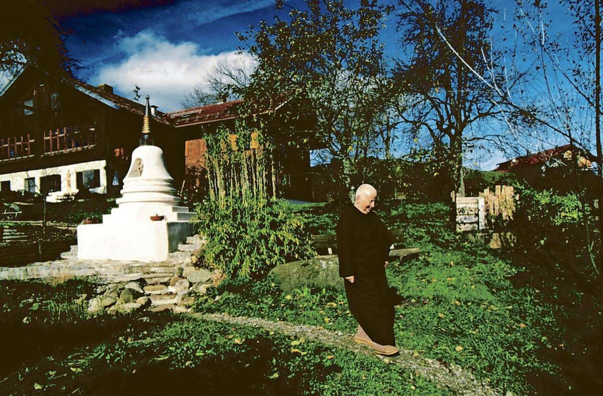 In der Stupa vor dem Buddha-Haus liegt heute die Asche von Ayya Khema.