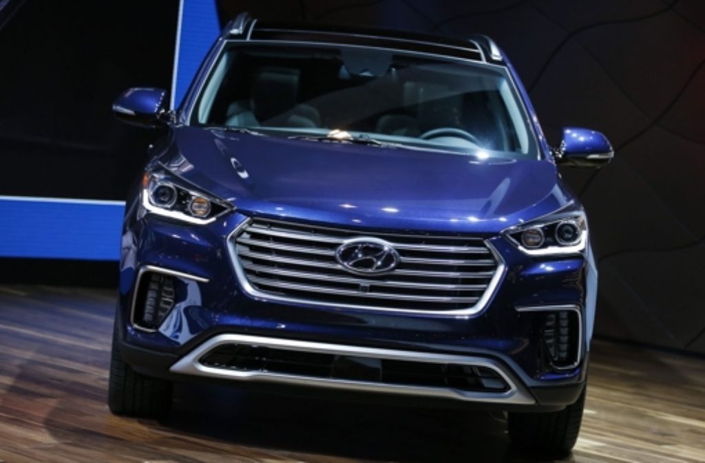 Hyundai stellt in Chicago mit einer neuen Version des Santa Fe, der ab 2017 in Produktion gehen soll, einen neuen Allrounder unter den SUVs vor.