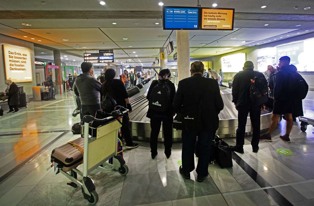 Die Kontrolle des Gepäcks gehört ebenfalls zu den Aufgaben der Bundespolizei.