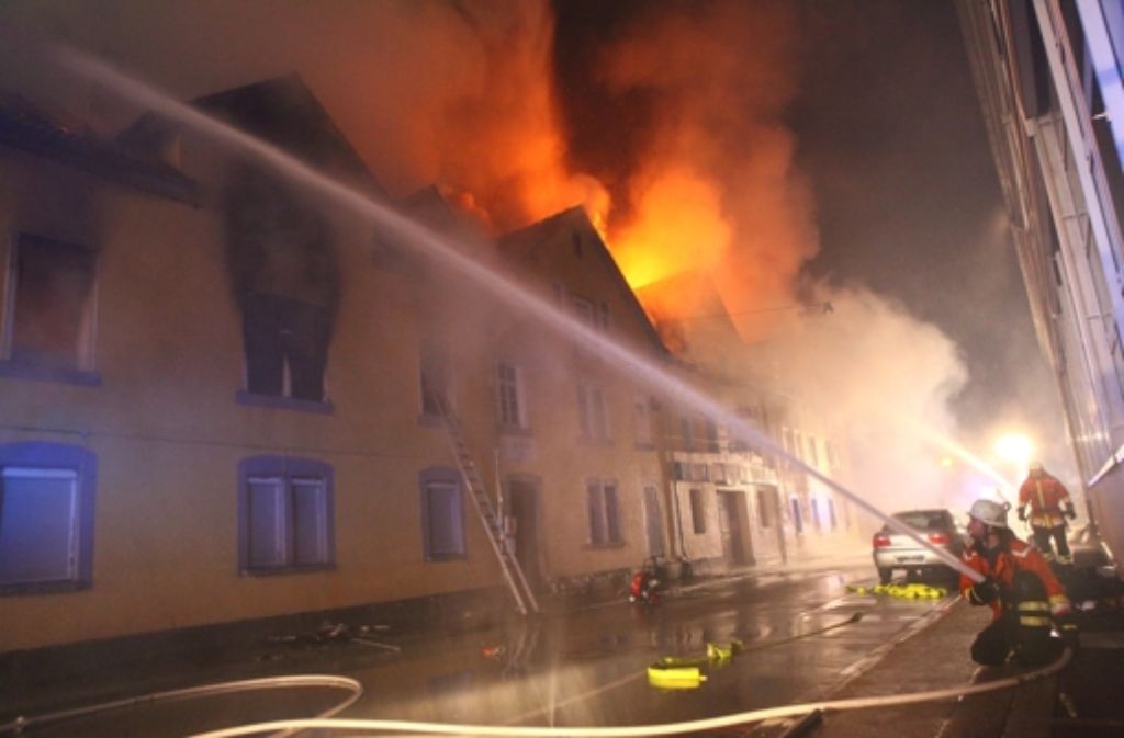Bei dem Feuer in einem Wohnhaus in Backnang kamen acht Menschen ums Leben. Foto: dpa